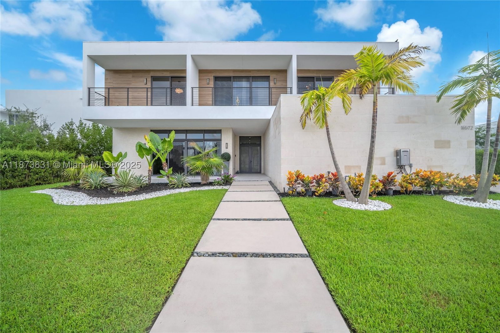 Real estate property located at 16572 Botaniko Dr S, Broward, Weston Estates, Weston, FL