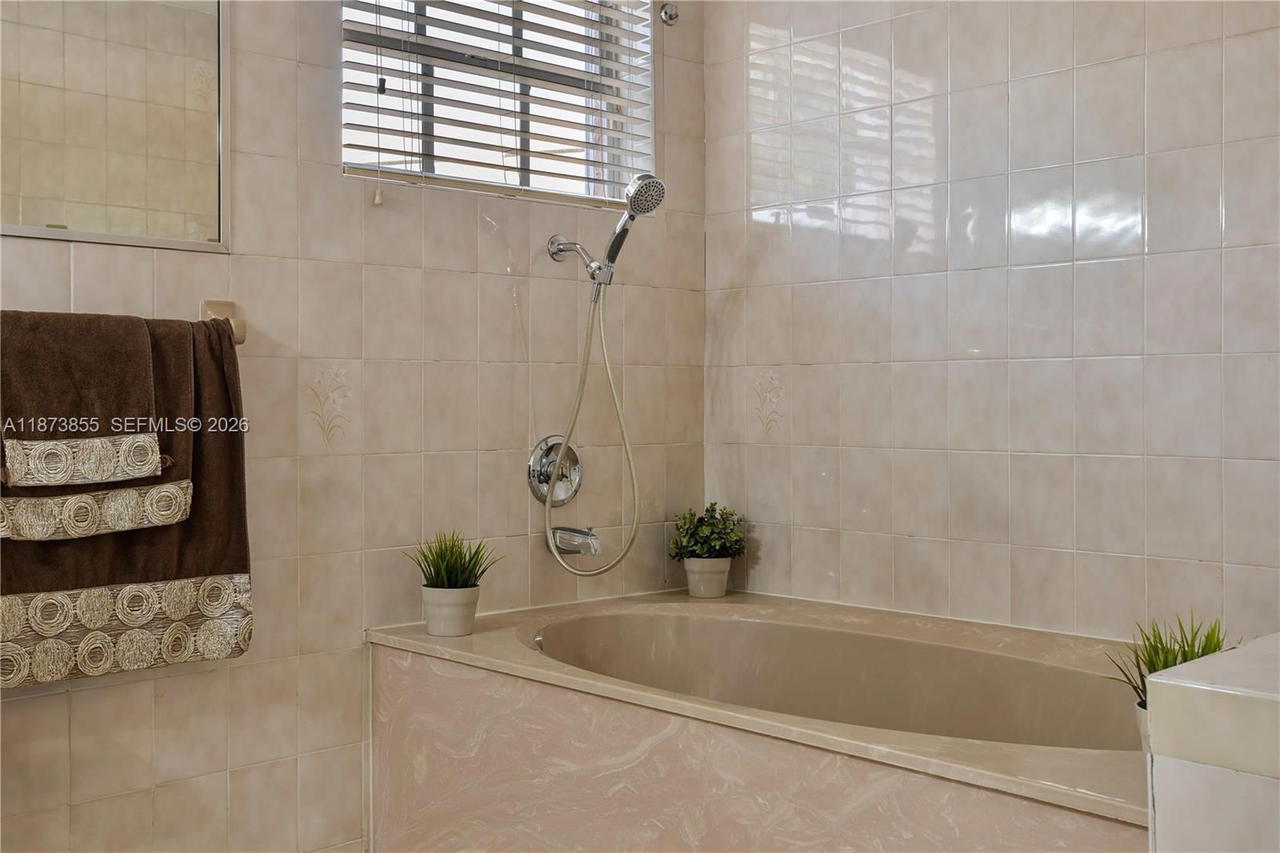 Real estate property located at 7801 9th Ter, Miami-dade, Amend Plat Of F R F Sub, Miami, FL