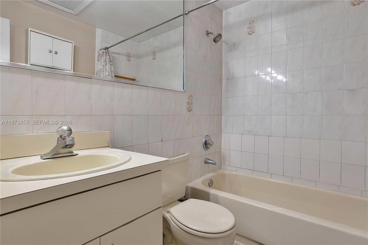Real estate property located at 7801 9th Ter, Miami-dade, Amend Plat Of F R F Sub, Miami, FL