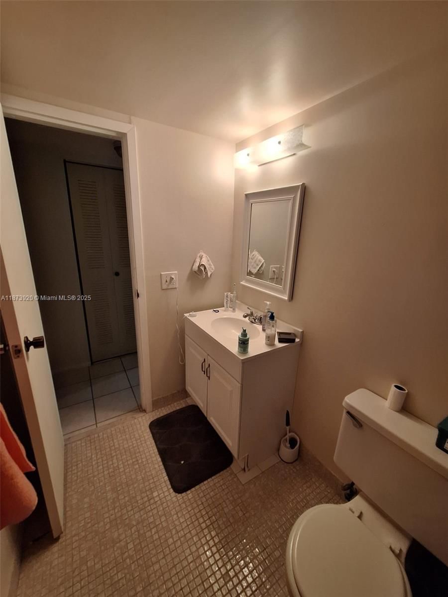 Real estate property located at 8401 Lagos De Campo Blvd #204V, Broward, Sands Point Condominium V, Tamarac, FL