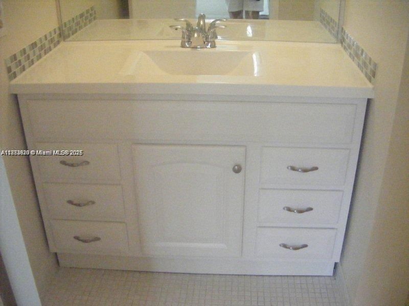 Real estate property located at 8401 Lagos De Campo Blvd #204V, Broward, Sands Point Condominium V, Tamarac, FL