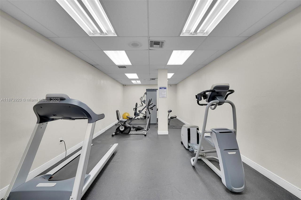 Real estate property located at 8401 Lagos De Campo Blvd #204V, Broward, Sands Point Condominium V, Tamarac, FL
