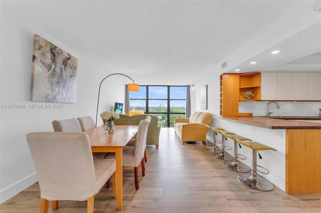 Real estate property located at 1000 Parkview Dr #723, Broward, Oceanview Park Condo, Hallandale Beach, FL
