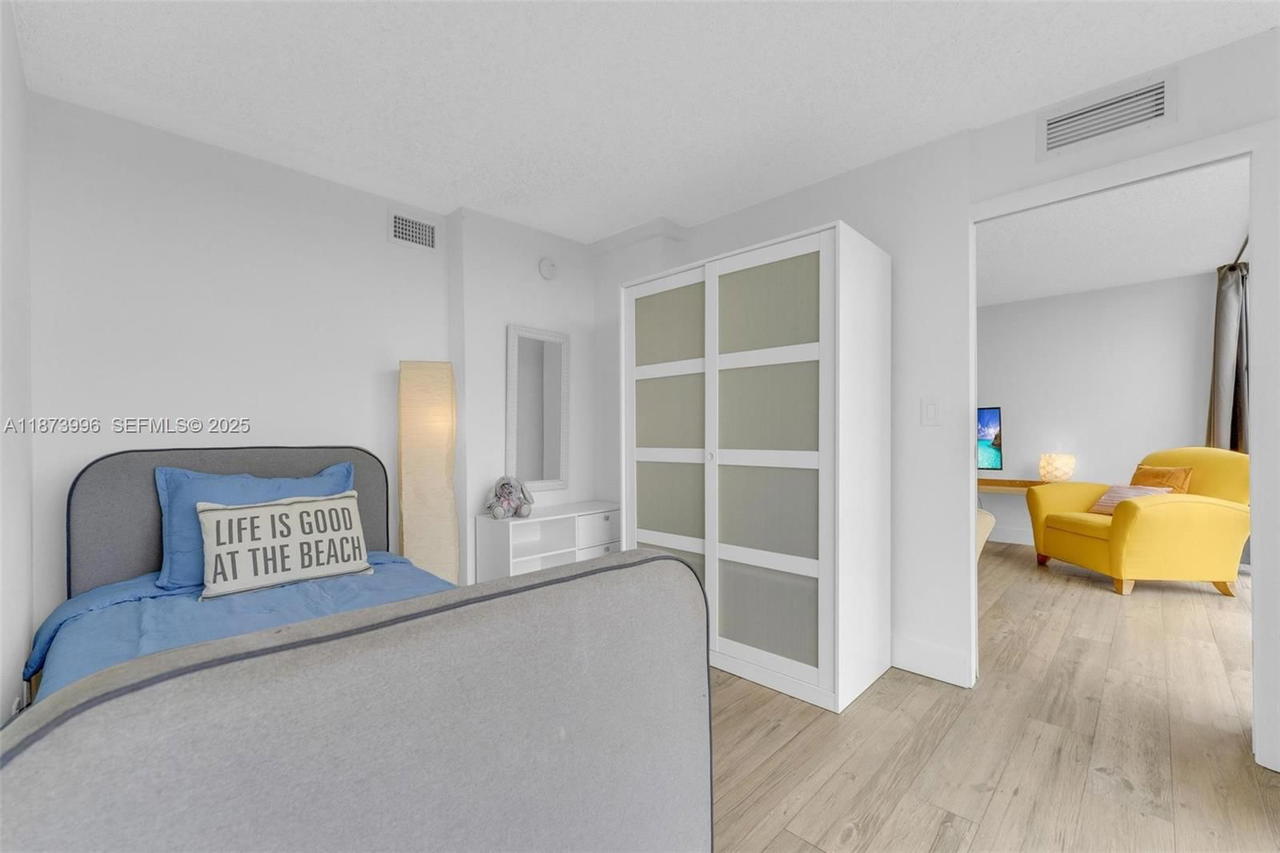 Real estate property located at 1000 Parkview Dr #723, Broward, Oceanview Park Condo, Hallandale Beach, FL