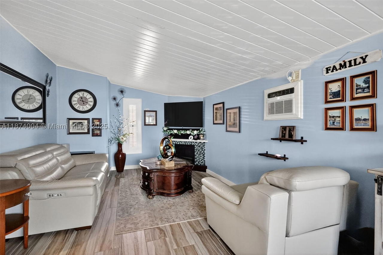Real estate property located at 7120 Wilson St, Broward, Heritage Homes First Add, Hollywood, FL