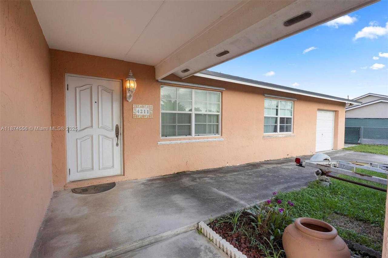 Real estate property located at 4211 135th Ave, Miami-dade, San Sebastian Unit No 5, Miami, FL