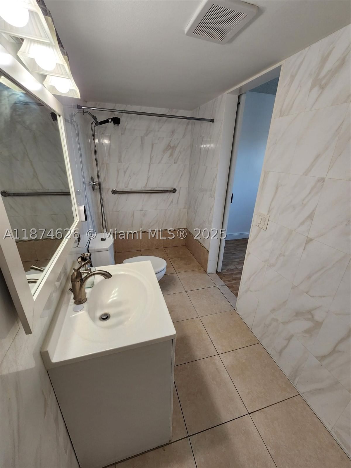 Real estate property located at 425 11th Ter #403, Broward, Meadowbrook Lakes Condo, Dania Beach, FL