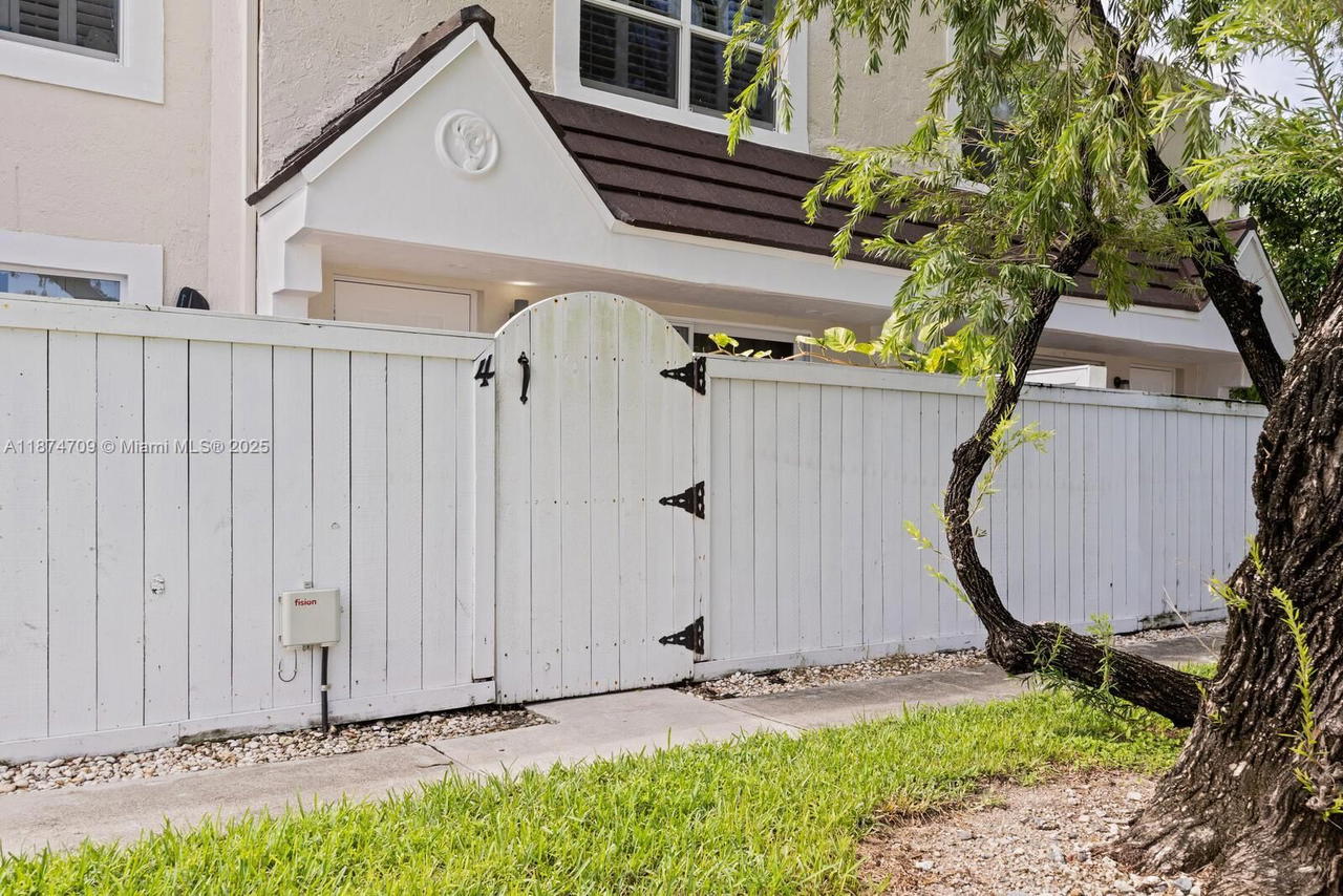 Real estate property located at 4550 68th Ct Cir #54-8, Miami-dade, Gables Point Condo I, Miami, FL