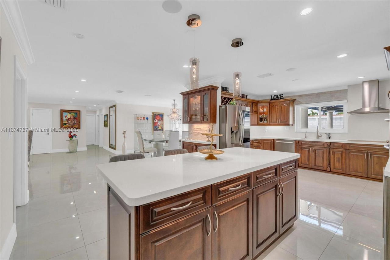 Real estate property located at 1900 126th Ct, Miami-dade, International Gardens Sec, Miami, FL