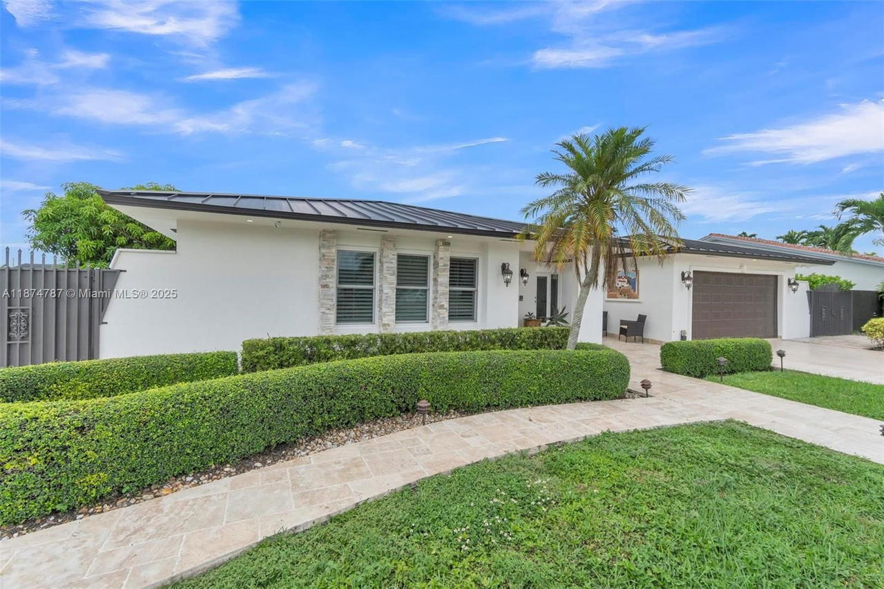 Real estate property located at 1900 126th Ct, Miami-dade, International Gardens Sec, Miami, FL