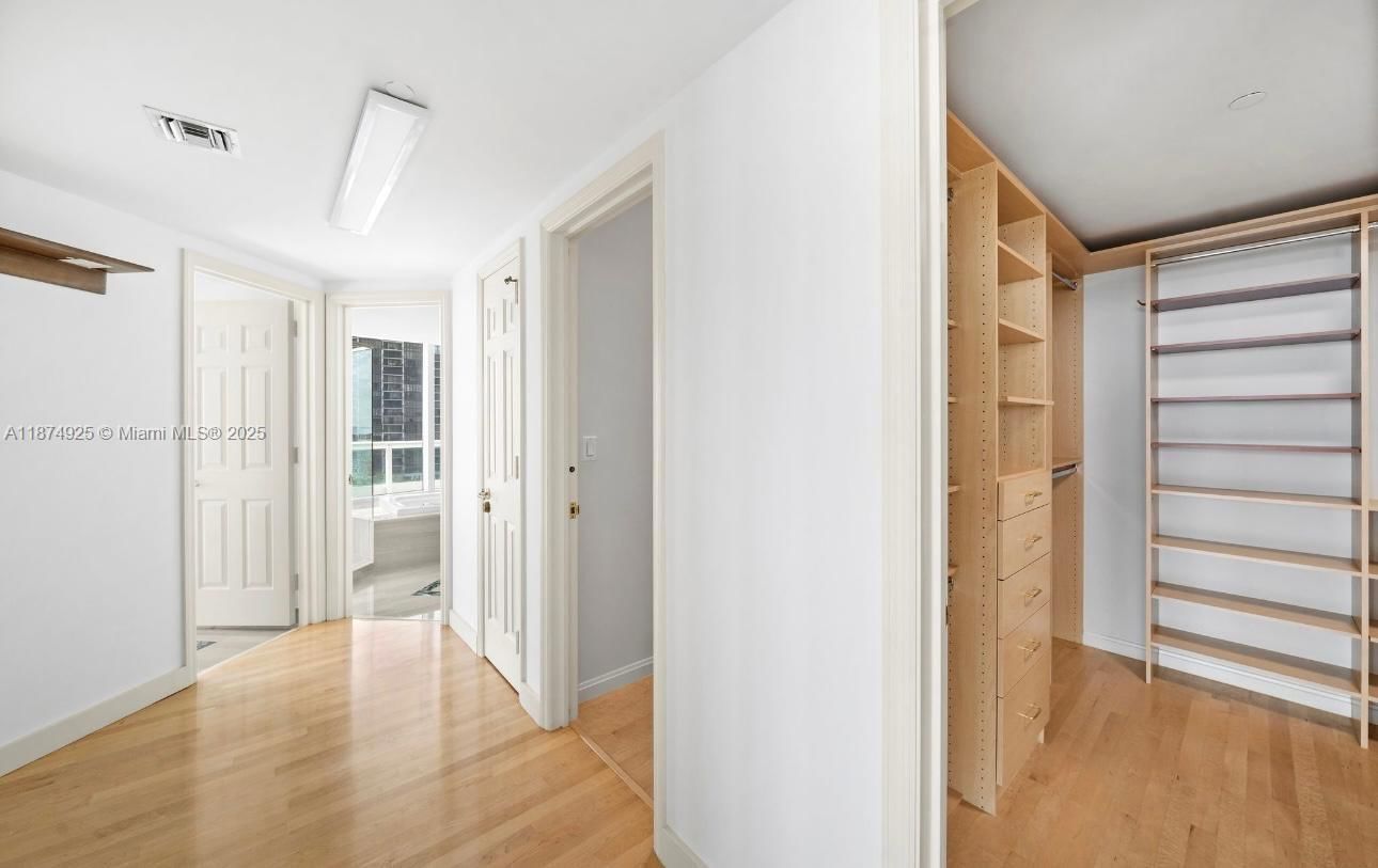 Real estate property located at 1643 Brickell Ave #1002, Miami-dade, Santa Maria Condo, Miami, FL