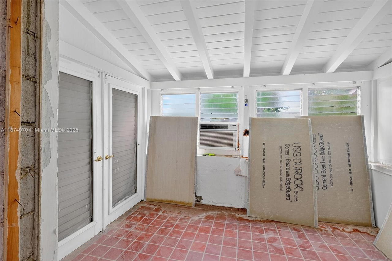 Real estate property located at 2850 4th St, Miami-dade, Palbicke & Garrisons Addn, Miami, FL