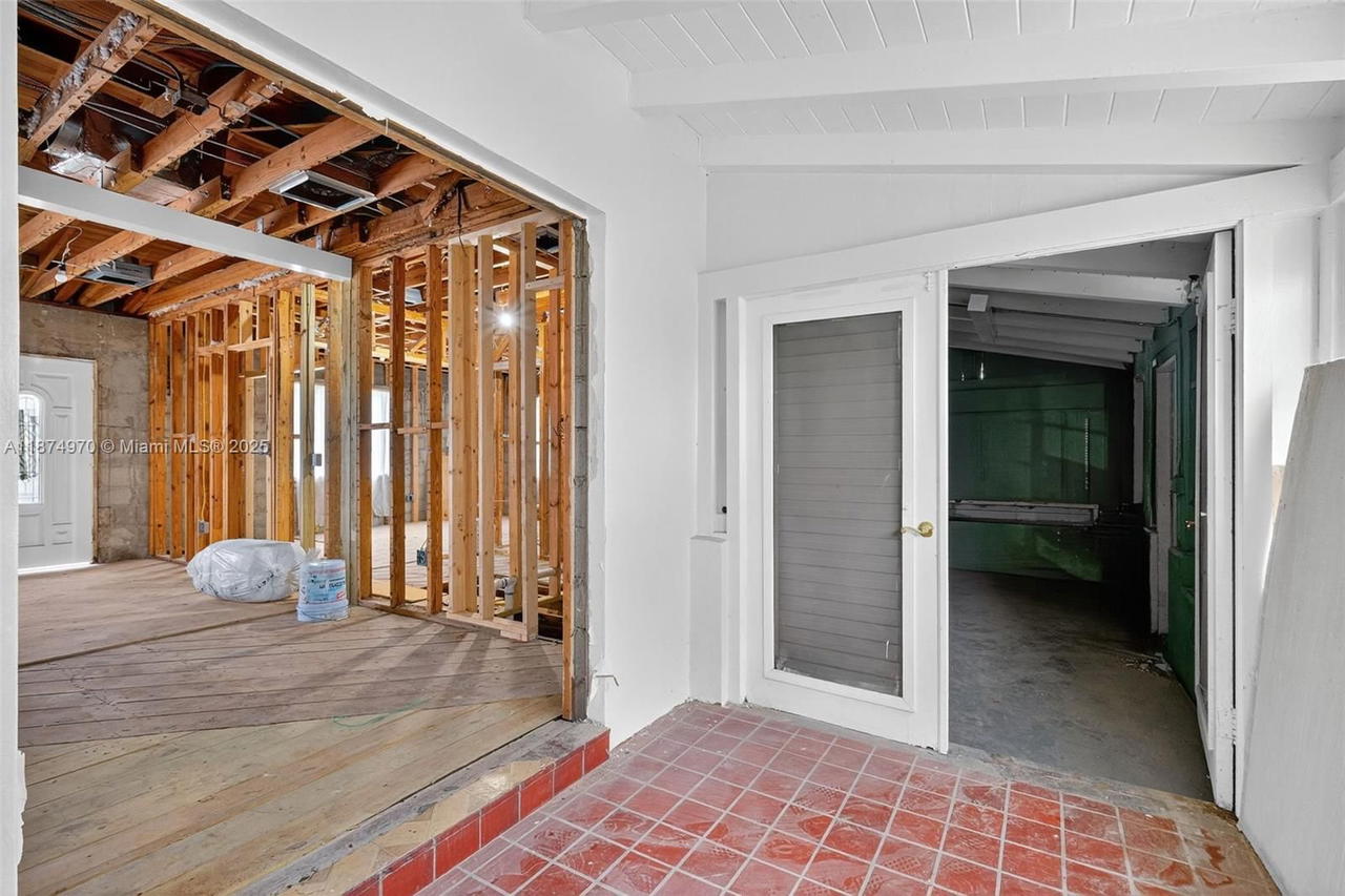 Real estate property located at 2850 4th St, Miami-dade, Palbicke & Garrisons Addn, Miami, FL