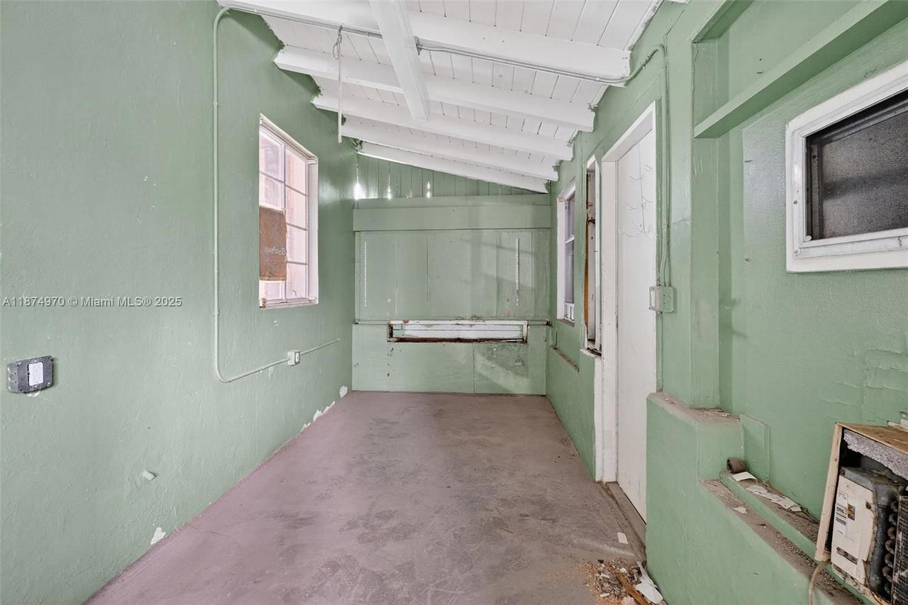 Real estate property located at 2850 4th St, Miami-dade, Palbicke & Garrisons Addn, Miami, FL