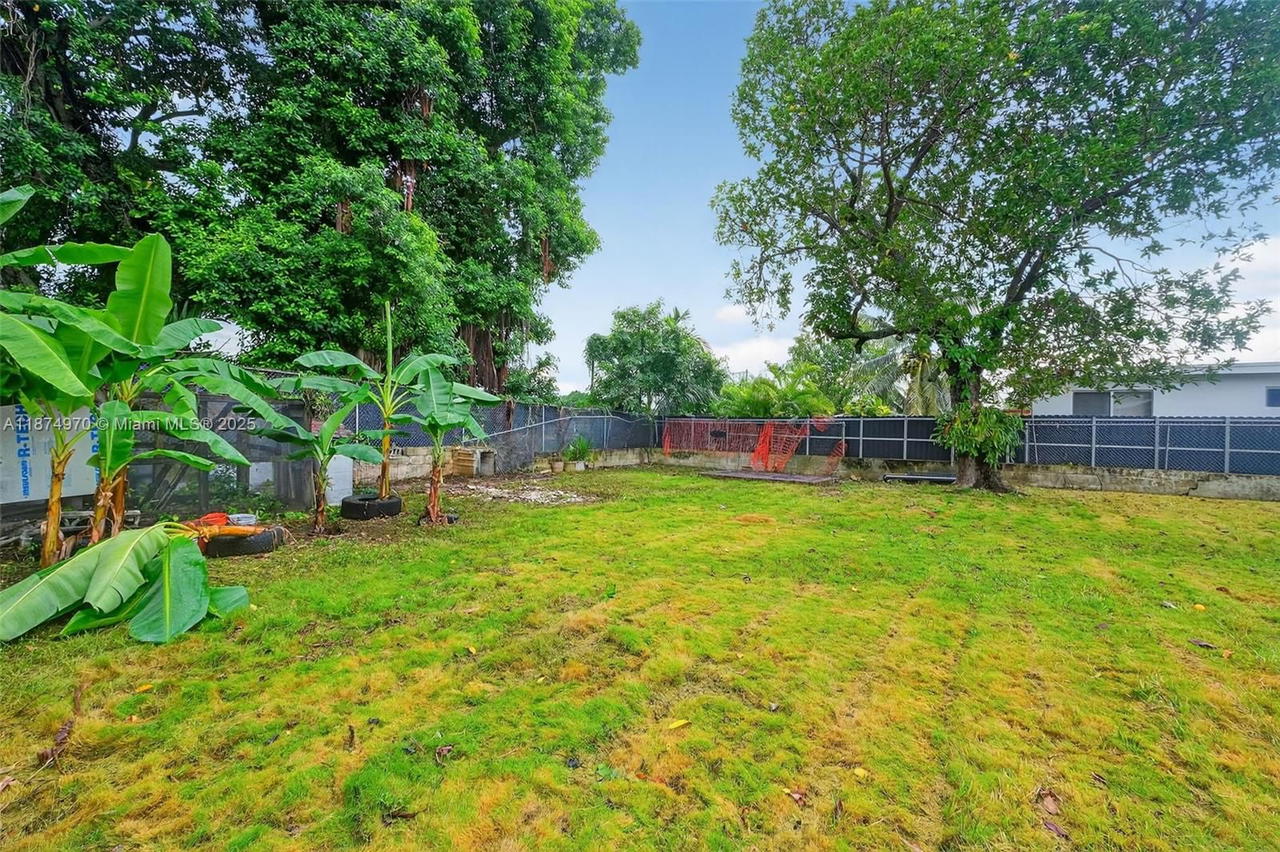 Real estate property located at 2850 4th St, Miami-dade, Palbicke & Garrisons Addn, Miami, FL