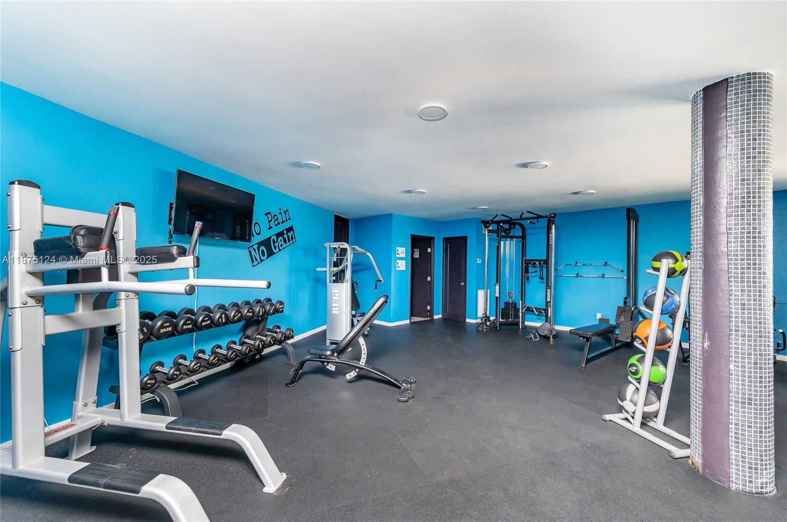 Real estate property located at 875 195th St #112, Miami-dade, Azure Lake Condo, Miami, FL