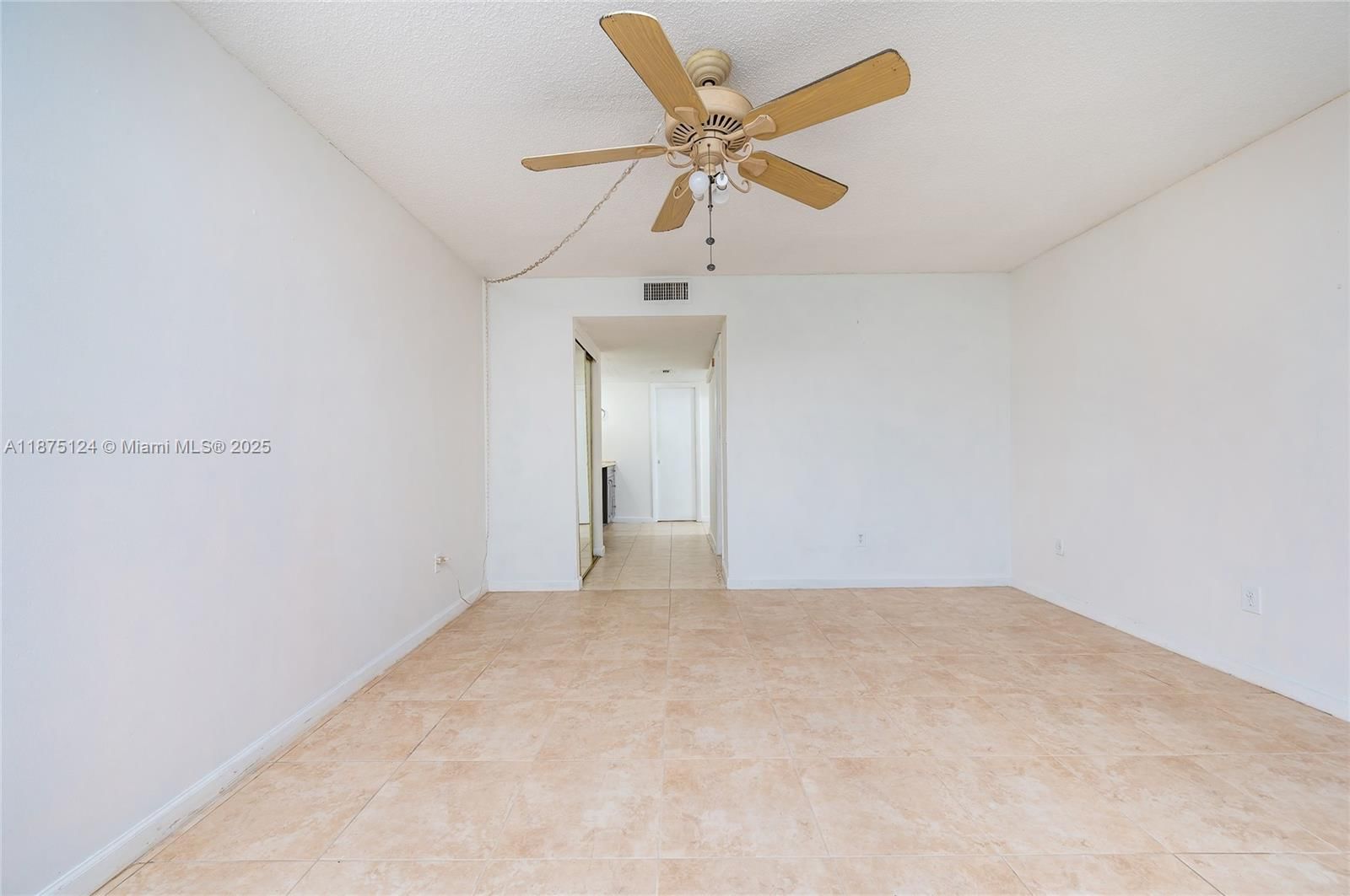 Real estate property located at 875 195th St #112, Miami-dade, Azure Lake Condo, Miami, FL