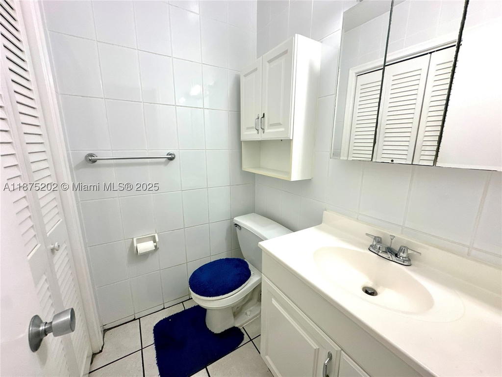 Real estate property located at 5300 Washington St A139, Broward, Beverly Hills Condo #1, Hollywood, FL