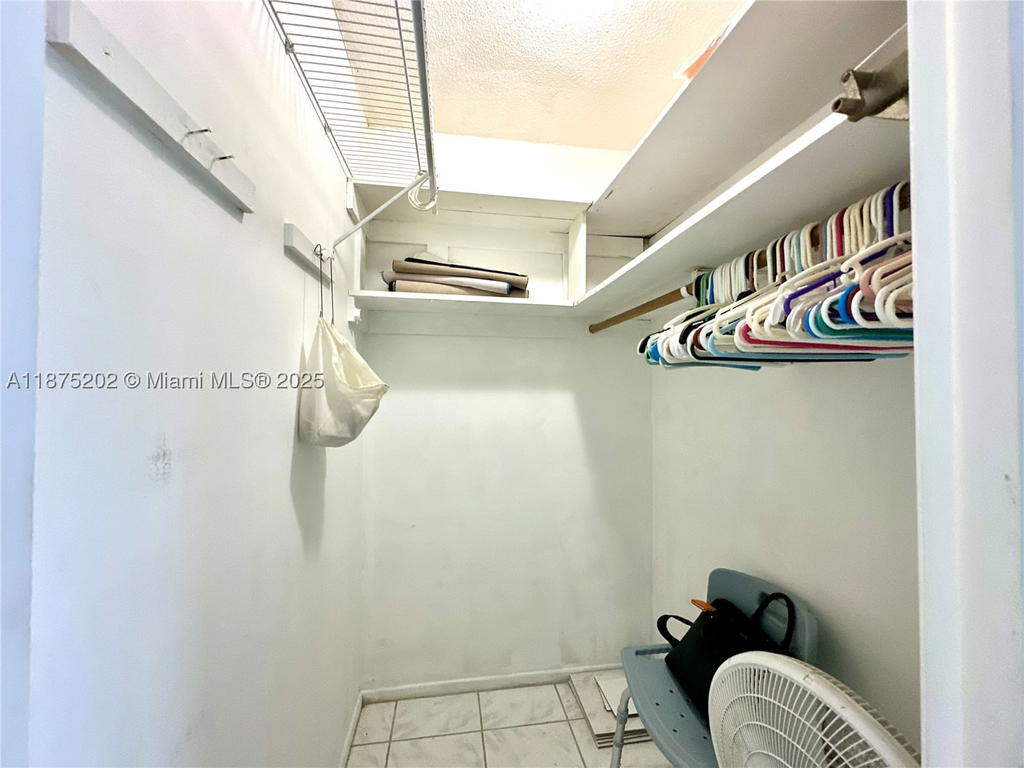 Real estate property located at 5300 Washington St A139, Broward, Beverly Hills Condo #1, Hollywood, FL