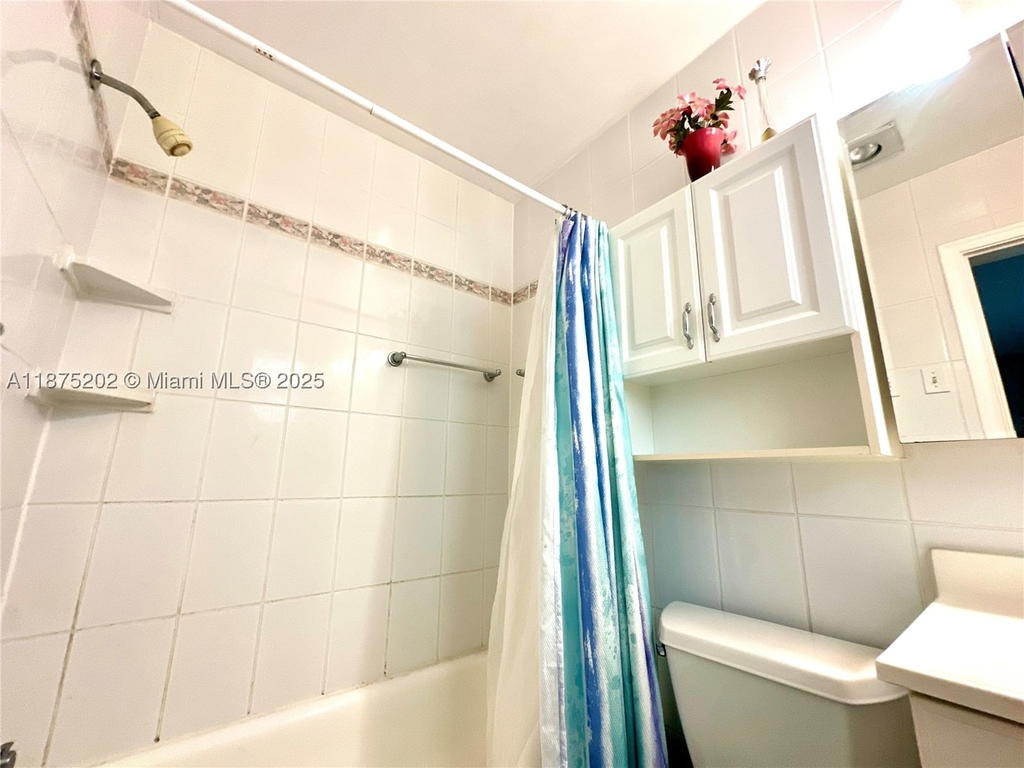 Real estate property located at 5300 Washington St A139, Broward, Beverly Hills Condo #1, Hollywood, FL
