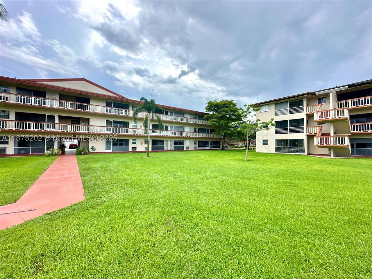Real estate property located at 5300 Washington St A139, Broward, Beverly Hills Condo #1, Hollywood, FL