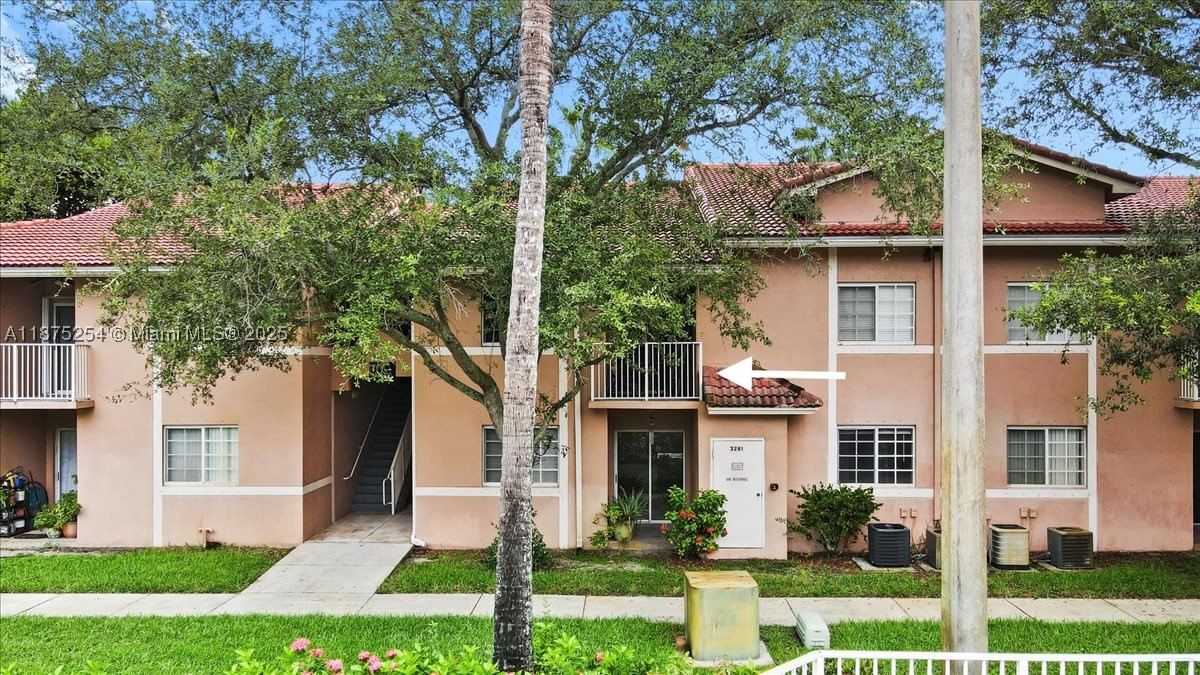 Real estate property located at 3261 Sabal Palm Mnr #206, Broward, Serenity Palms Condo, Davie, FL
