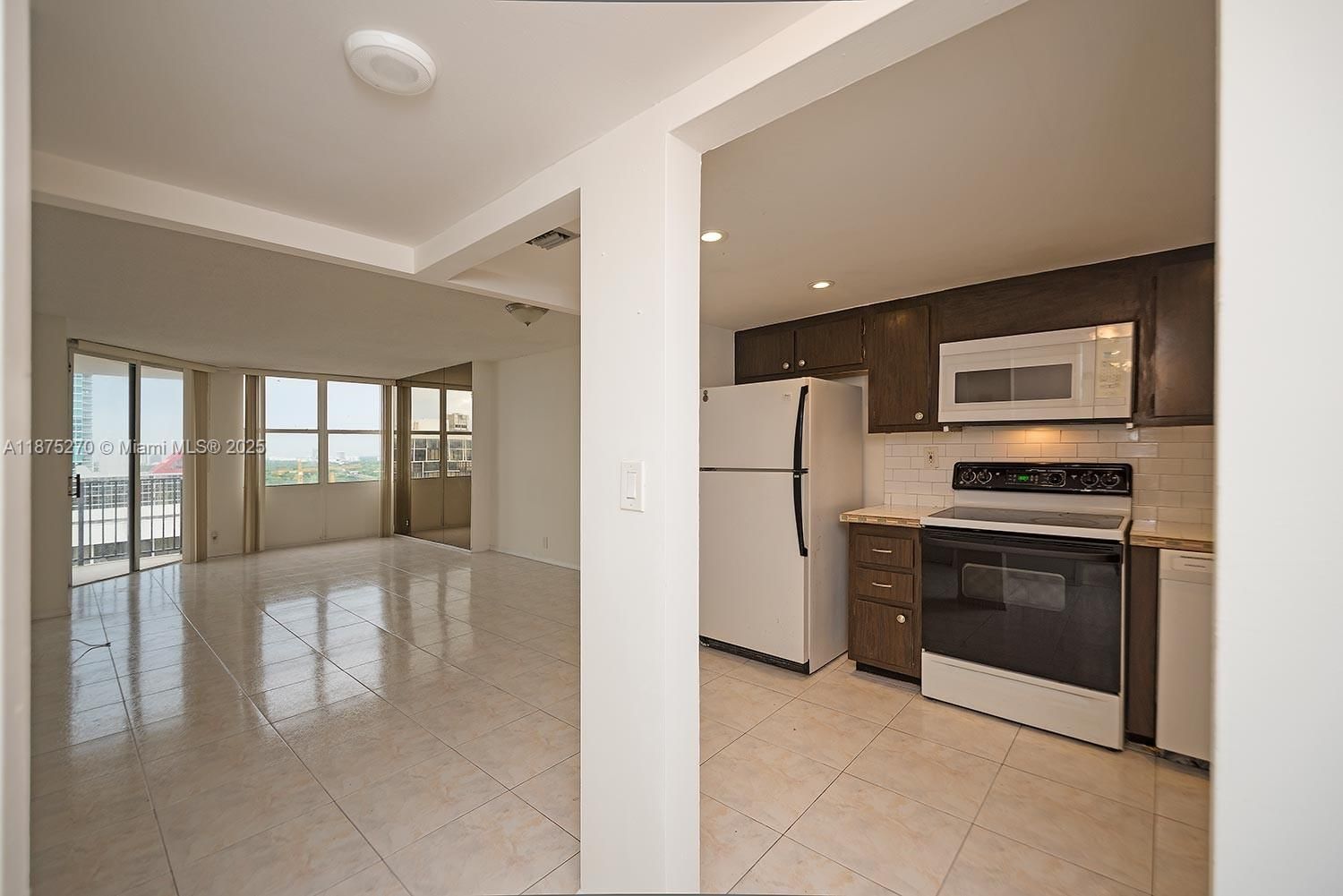 Real estate property located at 1901 Brickell Ave B2205, Miami-dade, Brickell Place Condo, Miami, FL