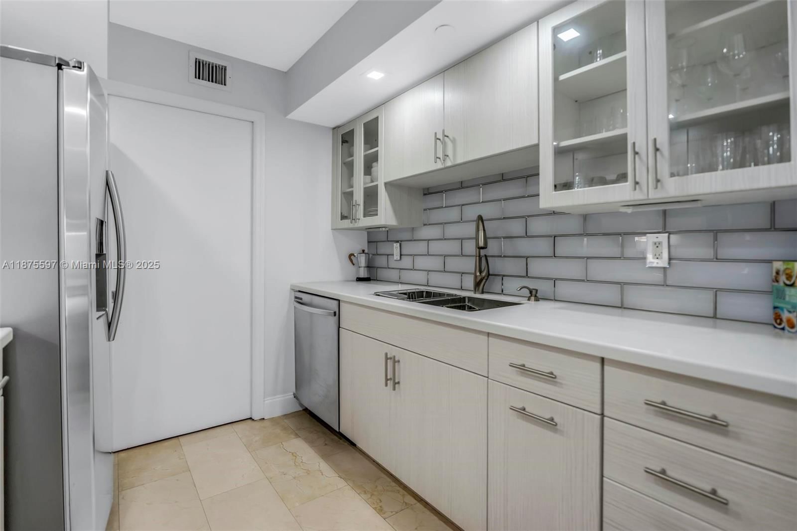 Real estate property located at 6917 Collins Ave #1420, Miami-dade, The Collins Condo, Miami Beach, FL