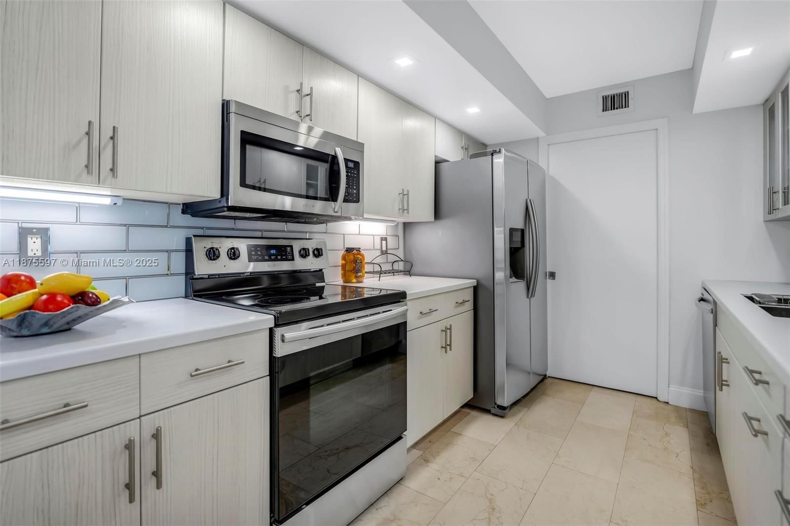 Real estate property located at 6917 Collins Ave #1420, Miami-dade, The Collins Condo, Miami Beach, FL