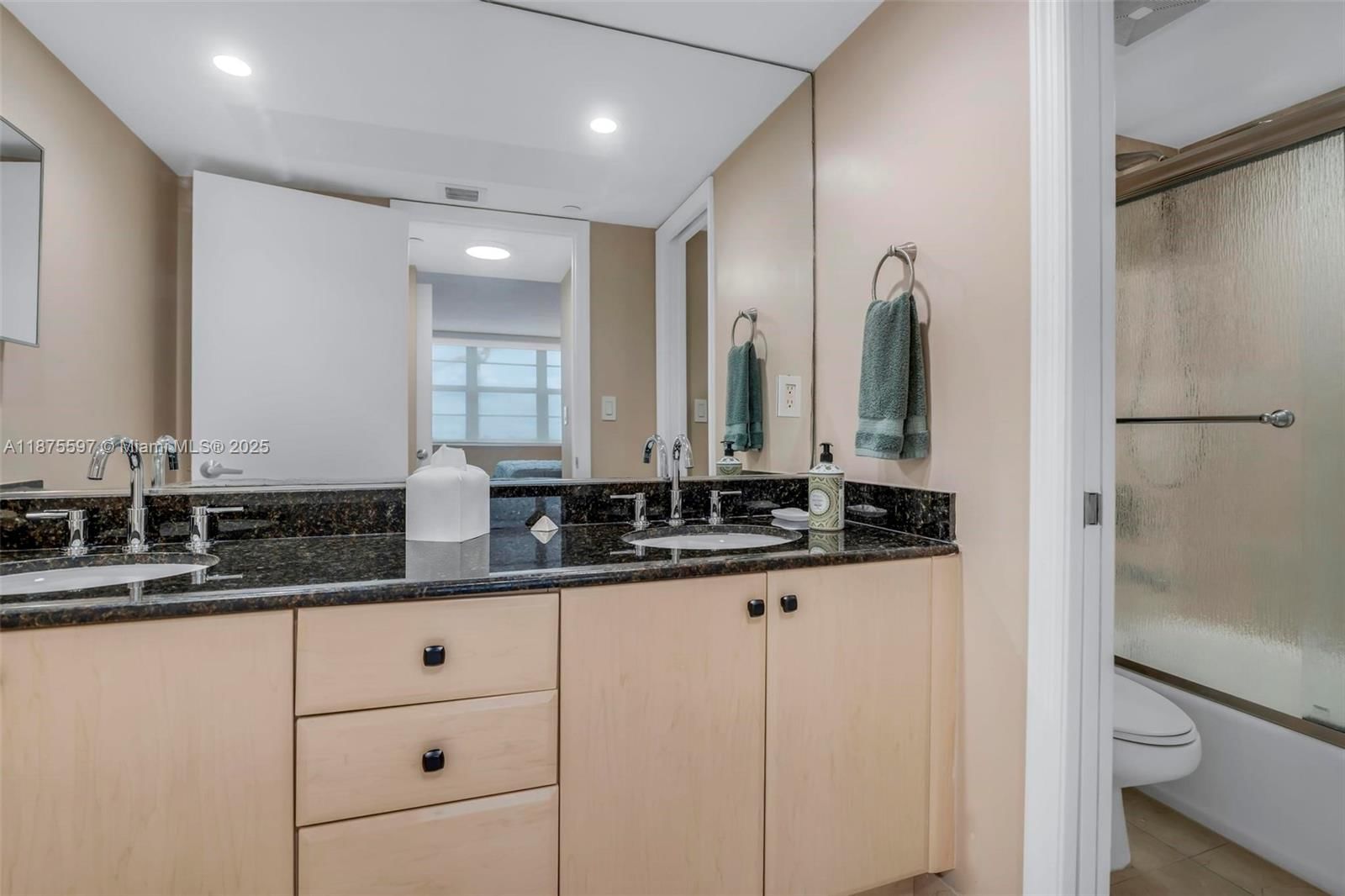 Real estate property located at 6917 Collins Ave #1420, Miami-dade, The Collins Condo, Miami Beach, FL