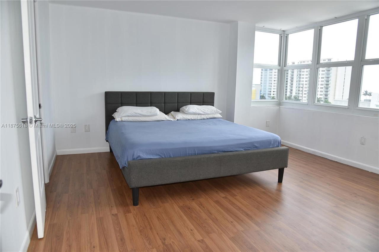 Real estate property located at 6855 Abbott Ave #703, Miami-dade, Villa Royal Condo, Miami Beach, FL