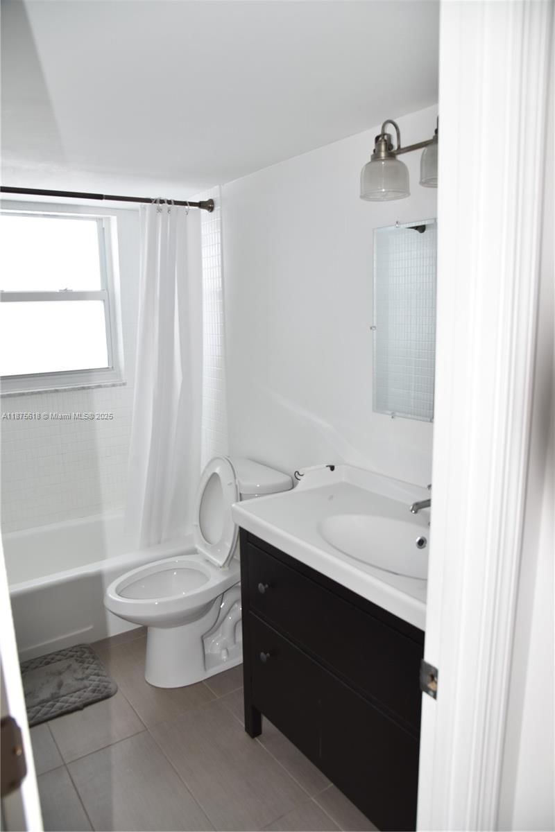 Real estate property located at 6855 Abbott Ave #703, Miami-dade, Villa Royal Condo, Miami Beach, FL