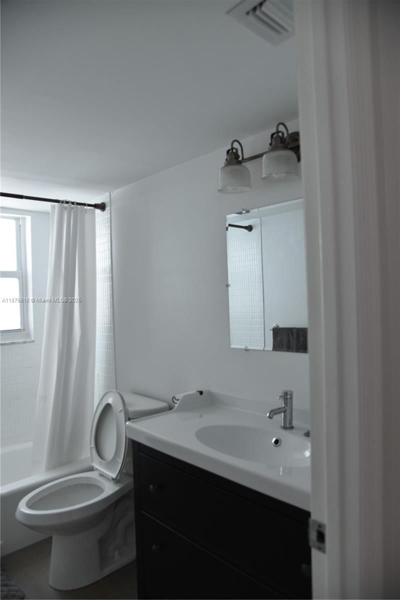 Real estate property located at 6855 Abbott Ave #703, Miami-dade, Villa Royal Condo, Miami Beach, FL