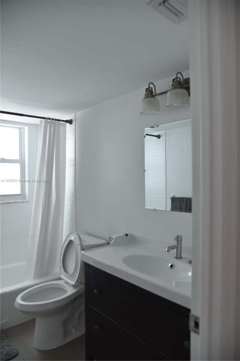 Real estate property located at 6855 Abbott Ave #703, Miami-dade, Villa Royal Condo, Miami Beach, FL