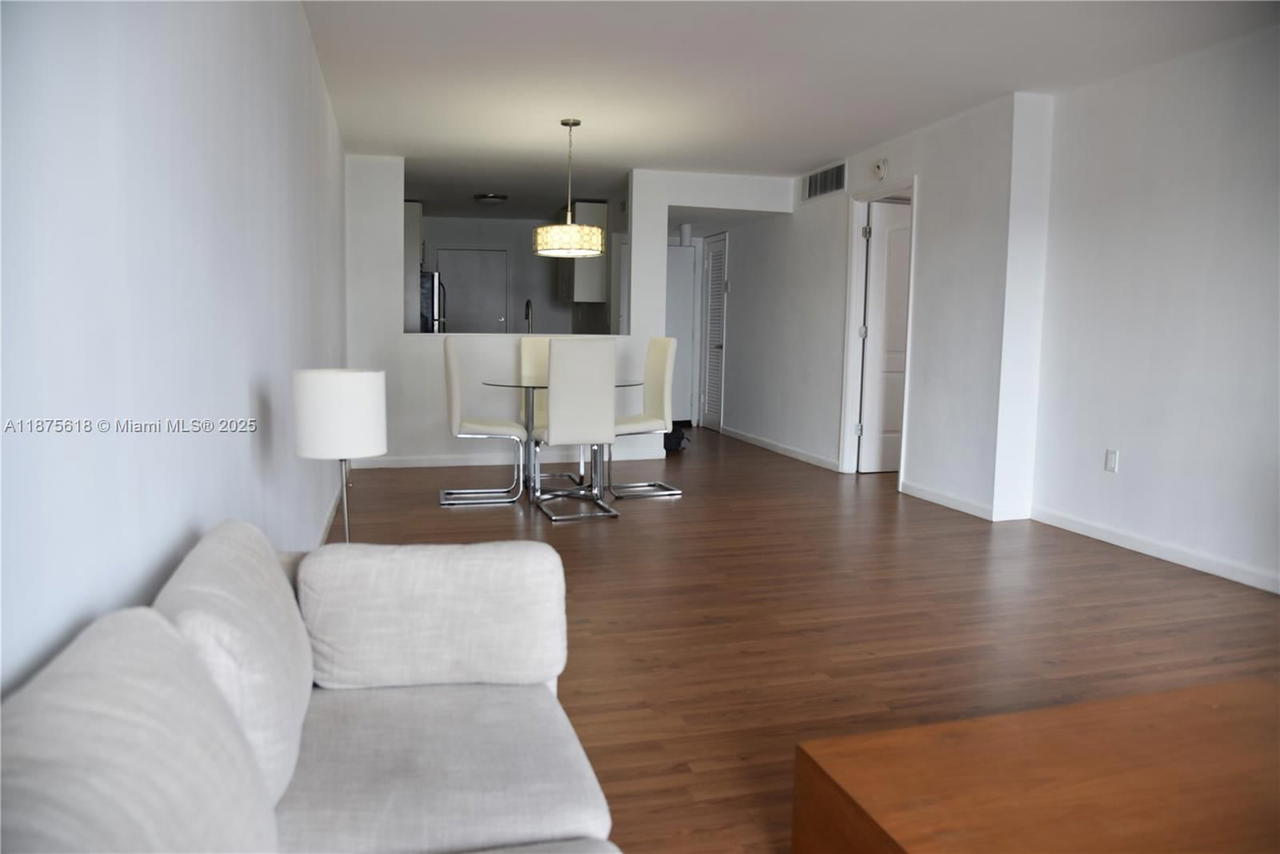 Real estate property located at 6855 Abbott Ave #703, Miami-dade, Villa Royal Condo, Miami Beach, FL