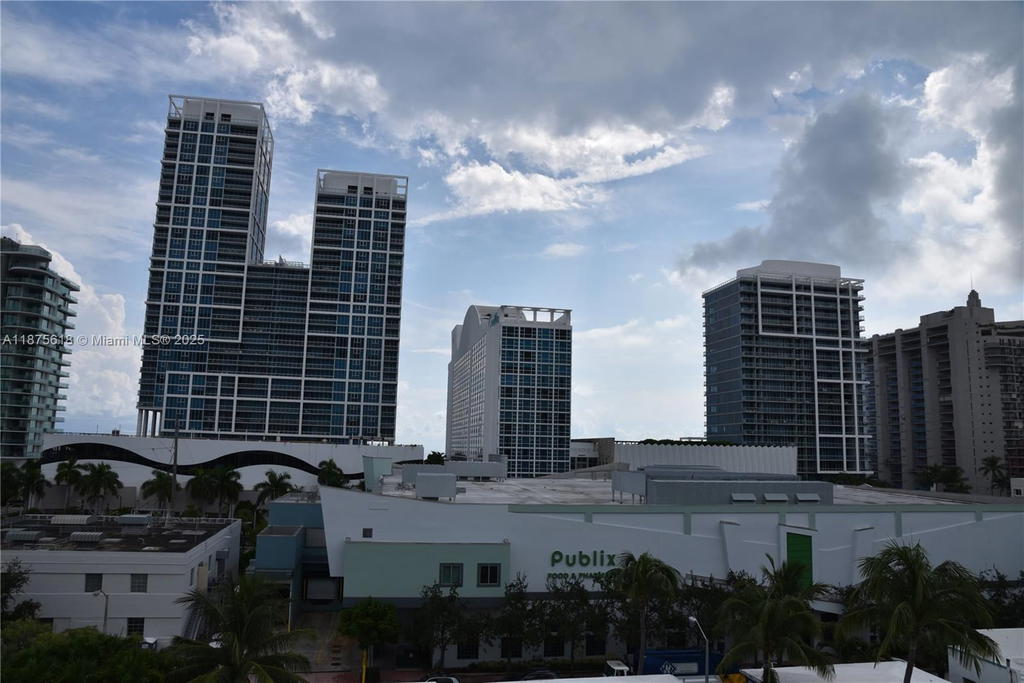 Real estate property located at 6855 Abbott Ave #703, Miami-dade, Villa Royal Condo, Miami Beach, FL