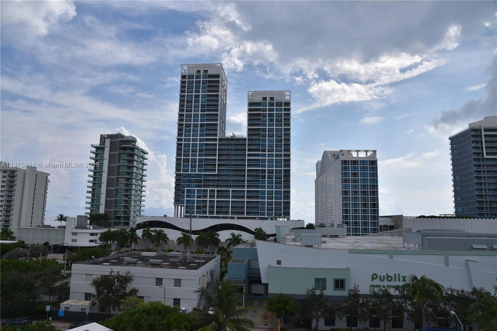 Real estate property located at 6855 Abbott Ave #703, Miami-dade, Villa Royal Condo, Miami Beach, FL
