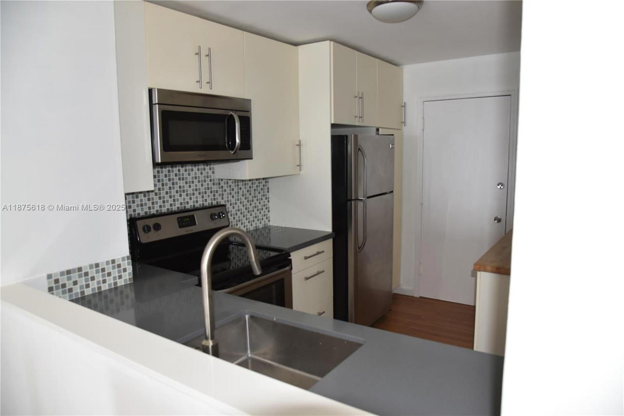 Real estate property located at 6855 Abbott Ave #703, Miami-dade, Villa Royal Condo, Miami Beach, FL