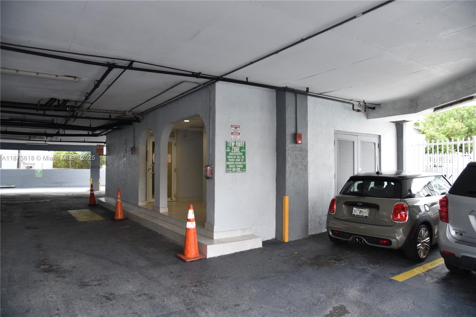 Real estate property located at 6855 Abbott Ave #703, Miami-dade, Villa Royal Condo, Miami Beach, FL