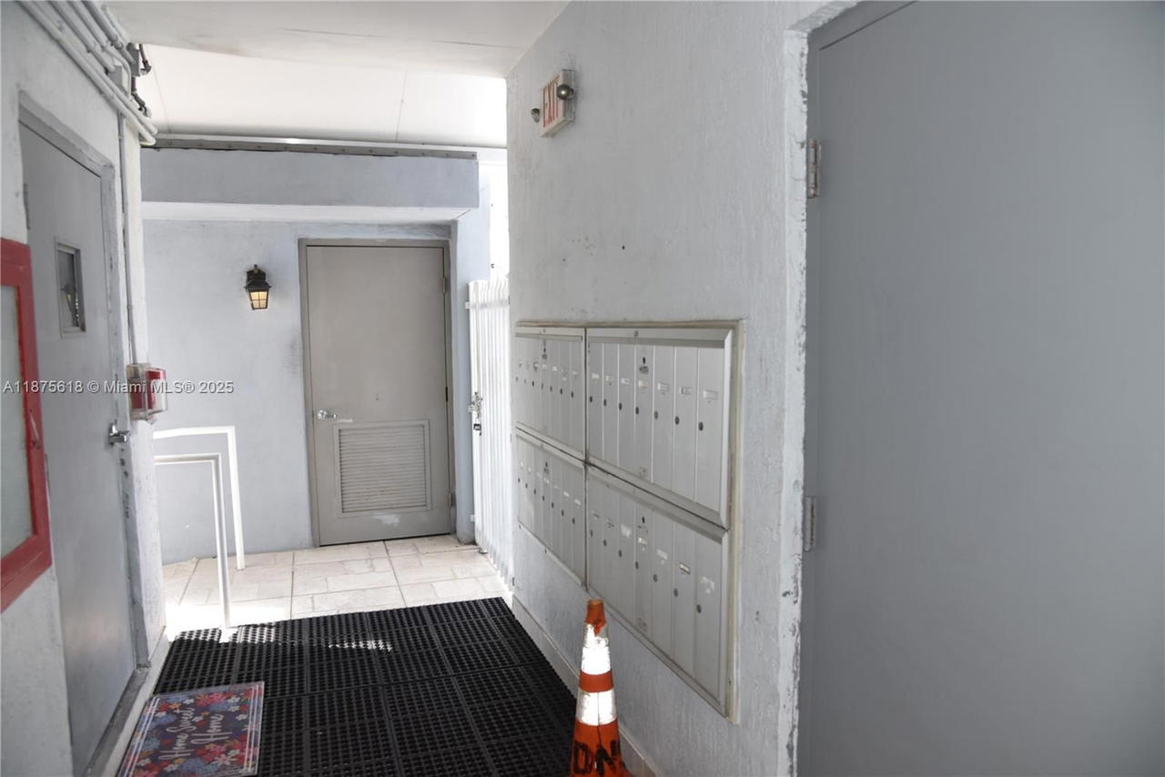Real estate property located at 6855 Abbott Ave #703, Miami-dade, Villa Royal Condo, Miami Beach, FL
