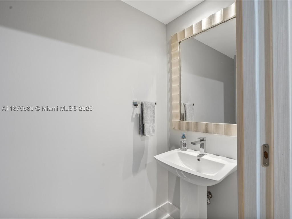 Real estate property located at 801 Miami Ave #4402, Miami-dade, 801 Sma Residences Condo, Miami, FL