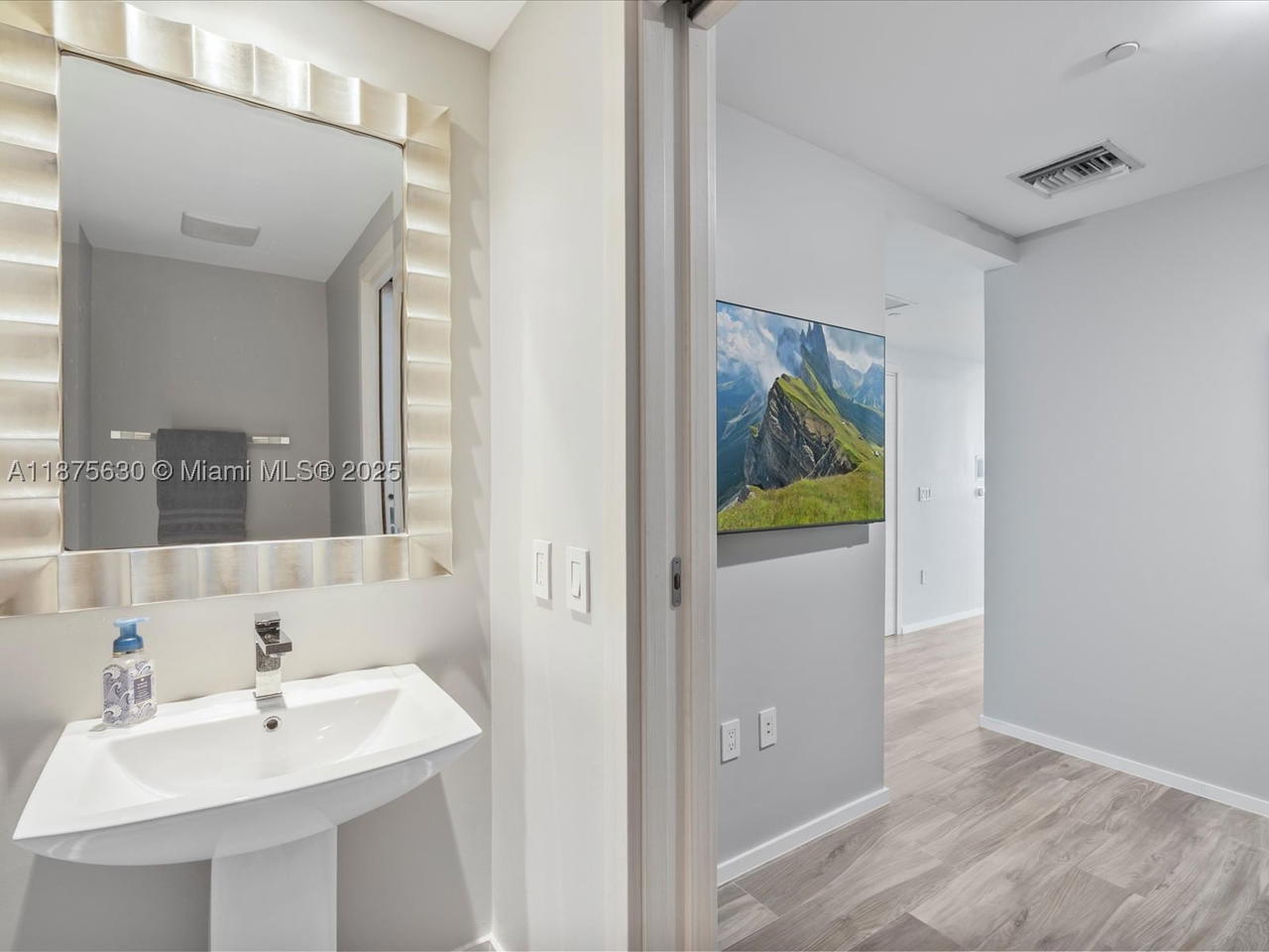 Real estate property located at 801 Miami Ave #4402, Miami-dade, 801 Sma Residences Condo, Miami, FL
