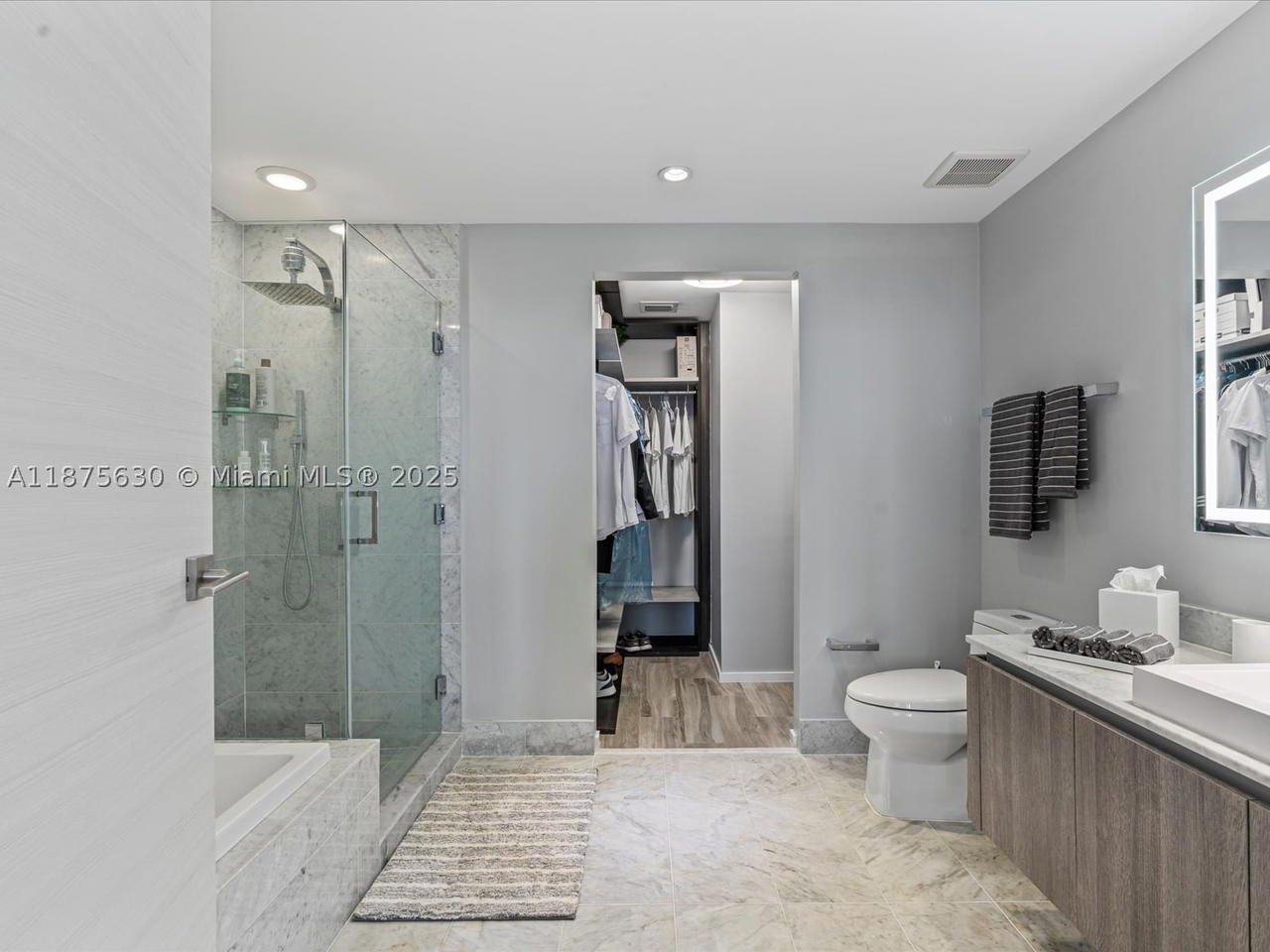 Real estate property located at 801 Miami Ave #4402, Miami-dade, 801 Sma Residences Condo, Miami, FL