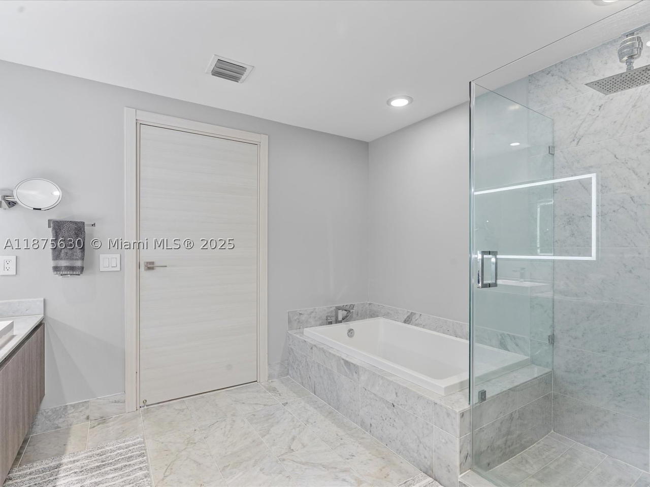 Real estate property located at 801 Miami Ave #4402, Miami-dade, 801 Sma Residences Condo, Miami, FL