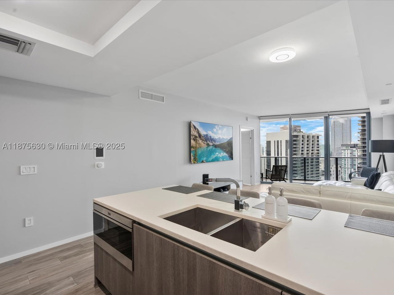 Real estate property located at 801 Miami Ave #4402, Miami-dade, 801 Sma Residences Condo, Miami, FL