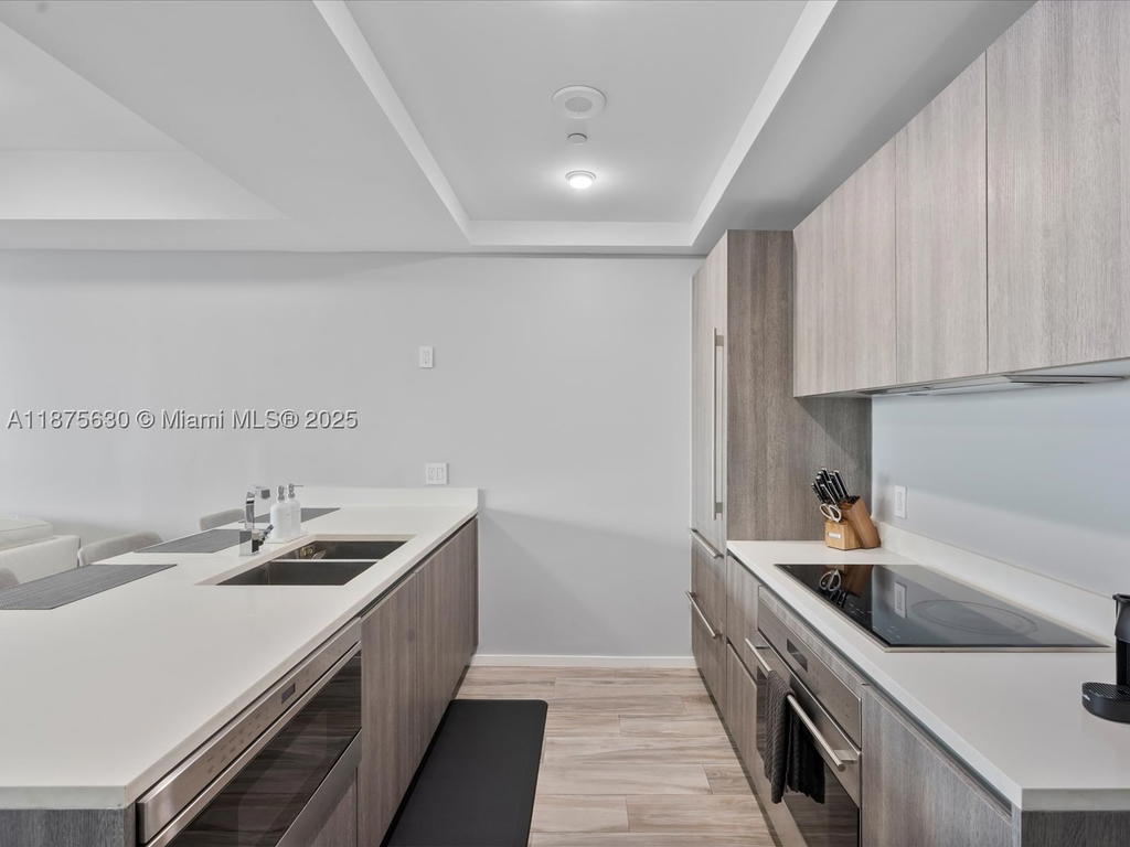 Real estate property located at 801 Miami Ave #4402, Miami-dade, 801 Sma Residences Condo, Miami, FL