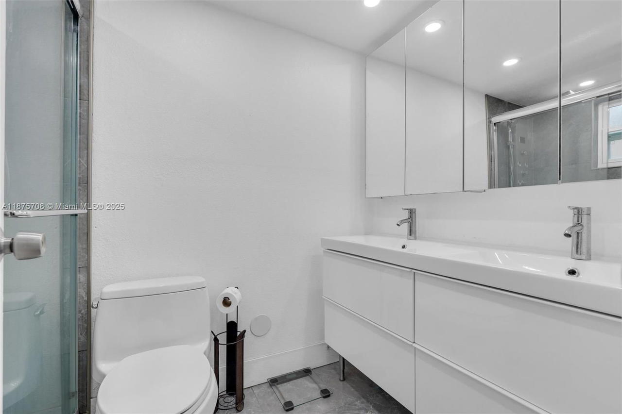 Real estate property located at 1630 46th St #406E, Miami-dade, Silver Spring Tower Condo, Hialeah, FL