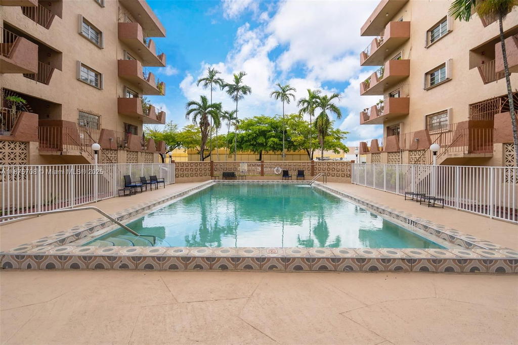 Real estate property located at 1630 46th St #406E, Miami-dade, Silver Spring Tower Condo, Hialeah, FL