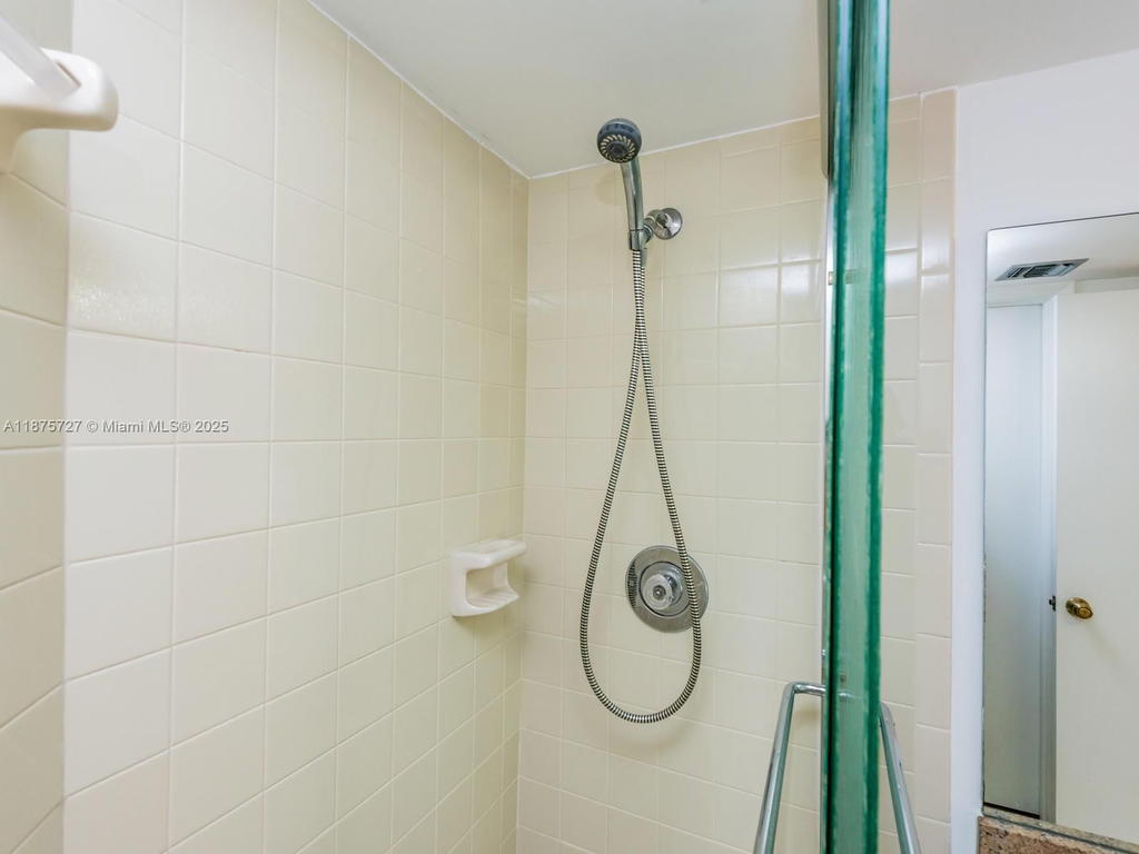 Real estate property located at 15489 Miami Lakeway N #202-3, Miami-dade, Celebration Point Condo #, Miami Lakes, FL