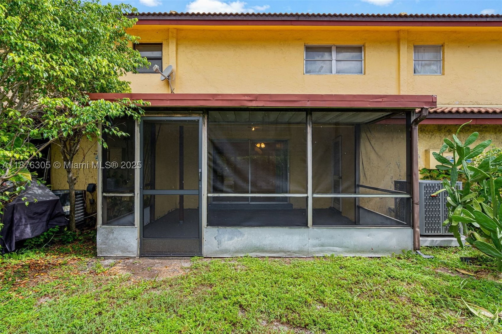 Real estate property located at 2607 47th Ln #3304, Broward, Colonies Two Condo, Lauderdale Lakes, FL